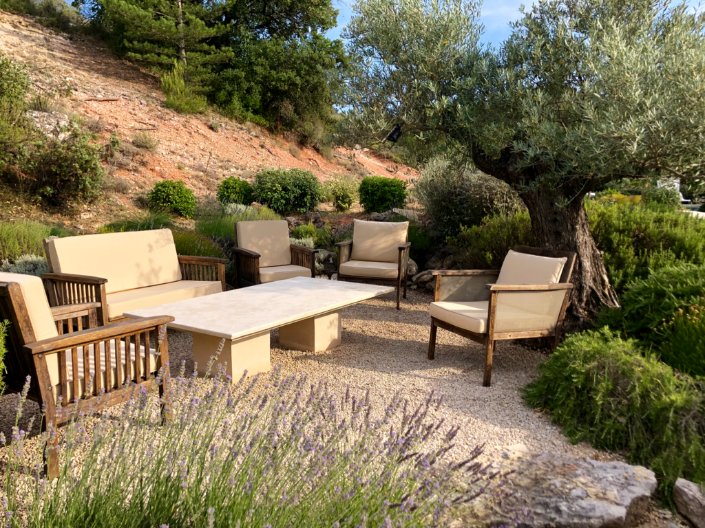 garden lounge, vegetation, olive tree, lavender,